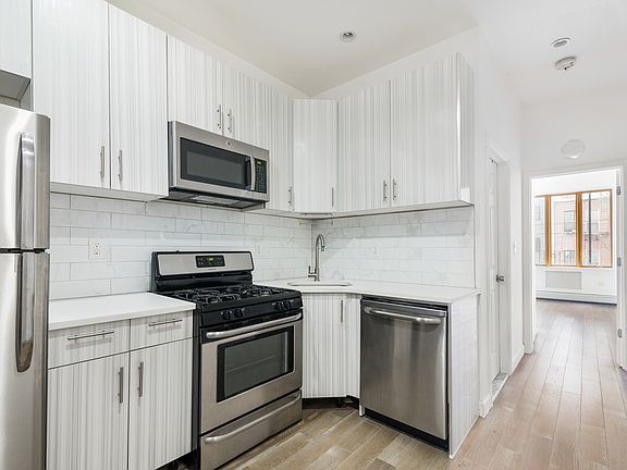3rd image of 228 Suydam St APT 3