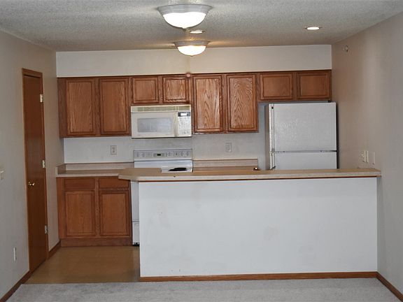 3rd image of 2590 Cascade Ln