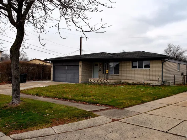 3415 Chapel Dr, Sterling Heights, MI 48310