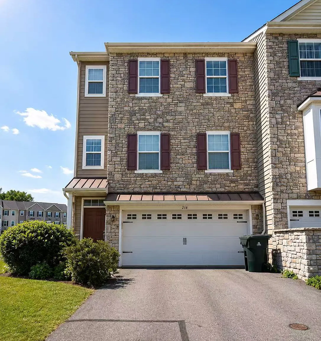 3 bed, 2800 sqft, $2,600 — Photo 1