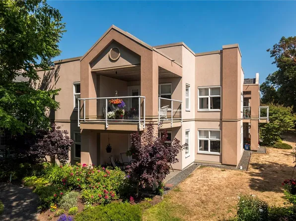 3915 Saint Georges Ln #105, Saanich, BC V8N 4E3