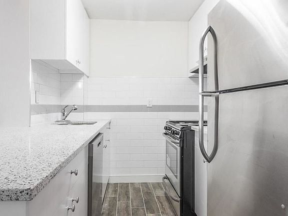 4th image of 2527 23rd St APT Be