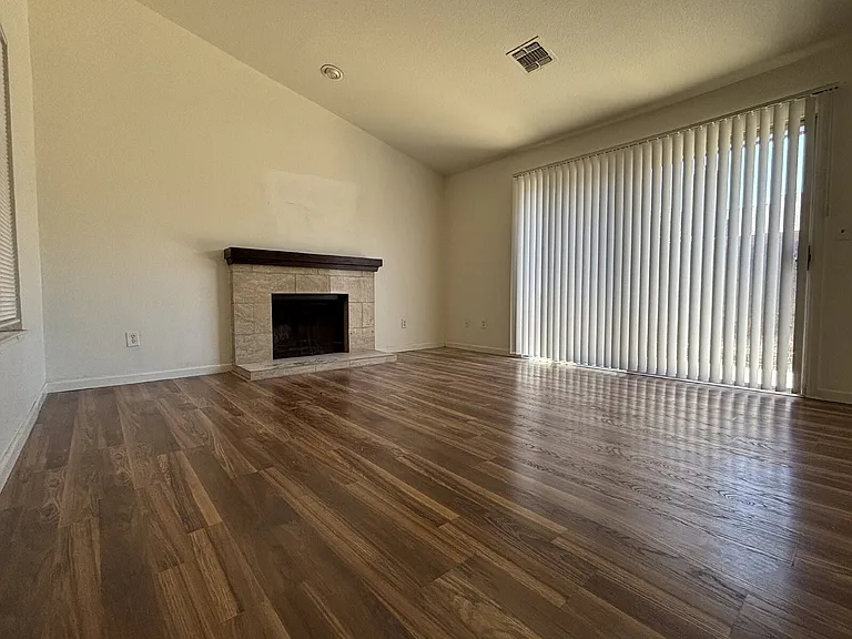 3805 Monteview Dr — Photo 5