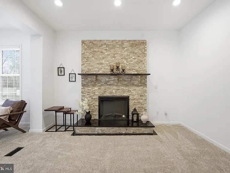 8664 Pohick Forest Ct — Photo 16