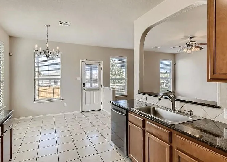 301 Comal Run — Photo 9