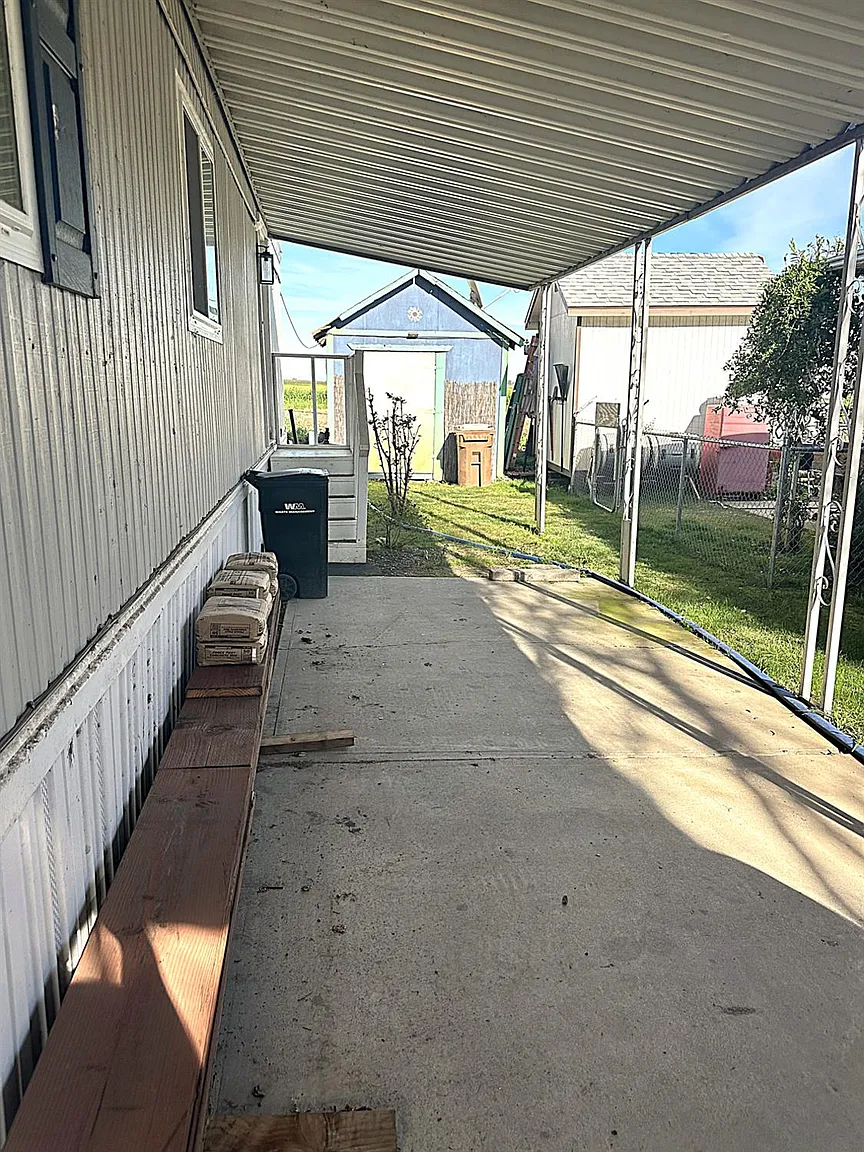 13955 W Walnut Grove Rd Spc 16 photo 1