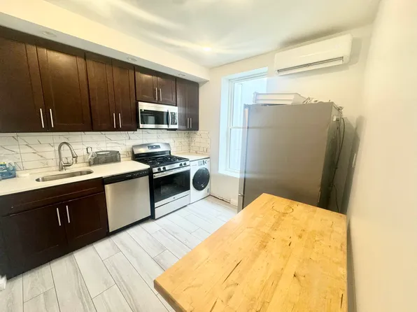 10-31 Jackson Avenue image 1 of 19