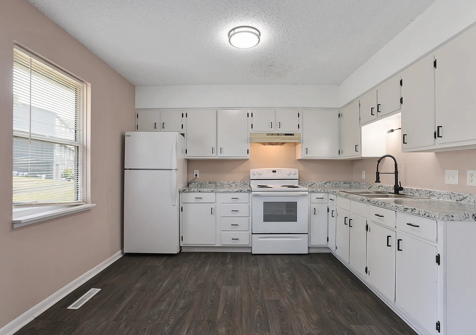 Parkwood Townhomes — Photo 1
