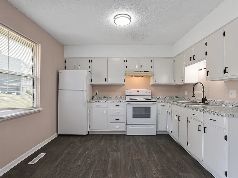 Parkwood Townhomes — Photo 1