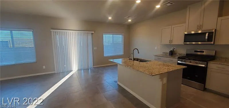 3 bed, 2.5 bath, 1722 sqft, $2,150 — Photo 4