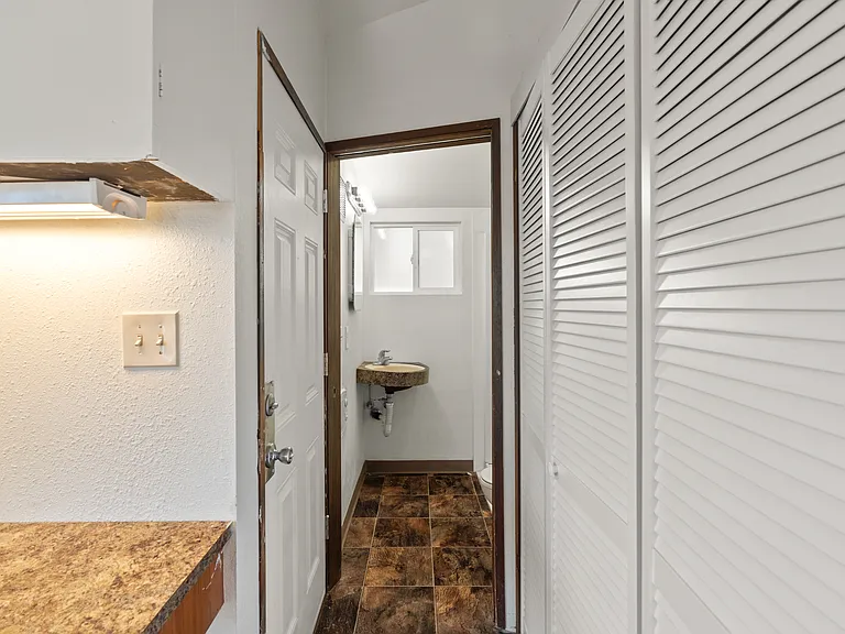 112 E 1st St #2 — Photo 7