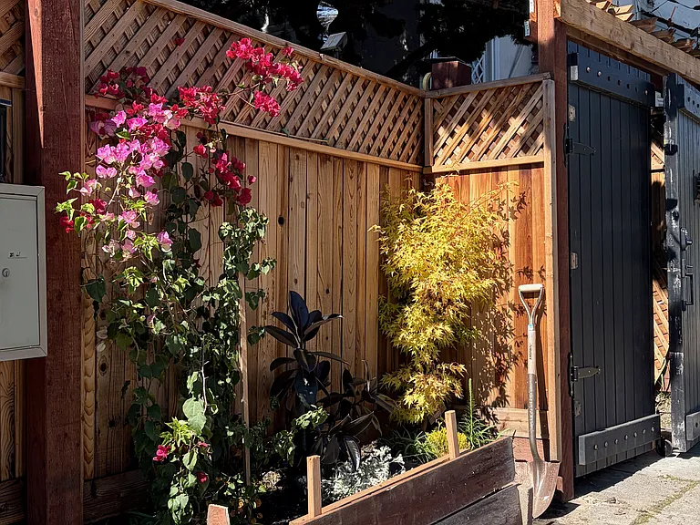Gate