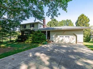 7516 Apple Blossom Ln, Chesterland, OH 44026