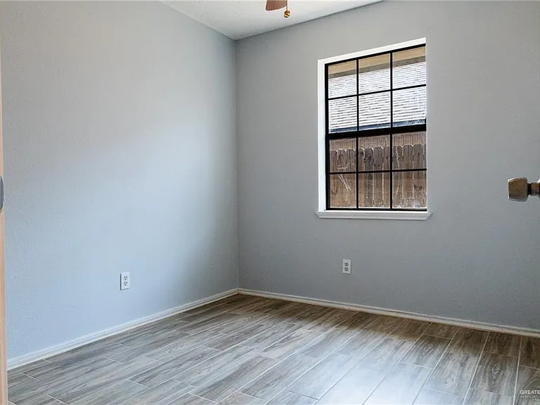 2203 E Coma Ave — Photo 10