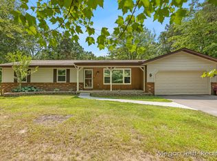 6055 Pickerel Dr NE, Rockford, MI 49341