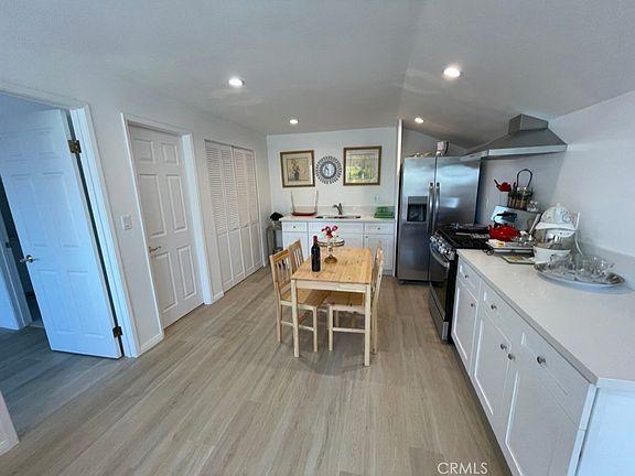 4th image of 19153 Clymer St