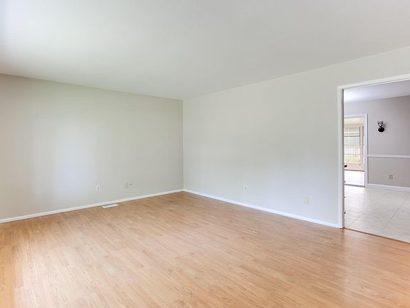 4th image of 1602 Glenwood Dr
