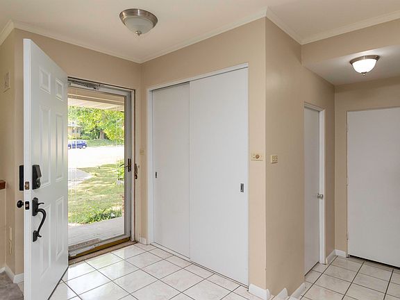 3rd image of 3806 N Knoxville Ave