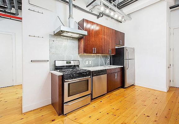 4th image of 350 Manhattan Ave APT 101