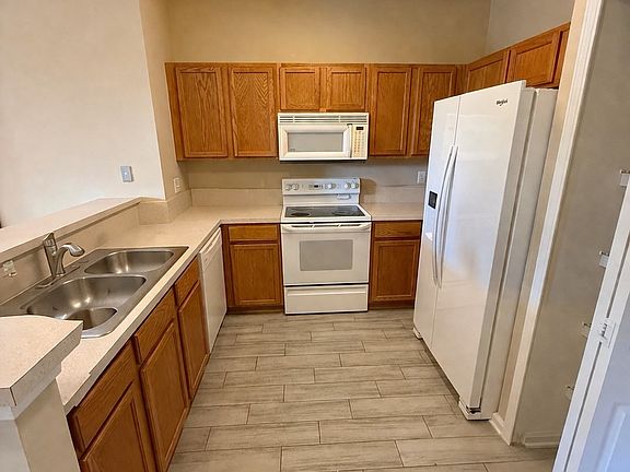 5th image of 9770 Summer Grove Way W #104