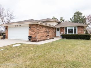 10S451 Dunham Dr, Downers Grove, IL 60516