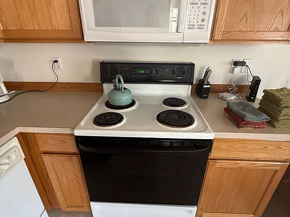 5th image of 2541 NW Cedar Ave #1