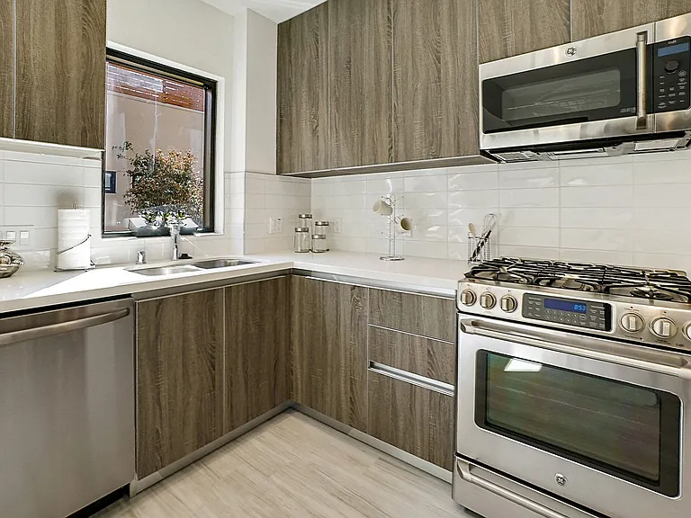 Residences at Village Walk — Photo 47