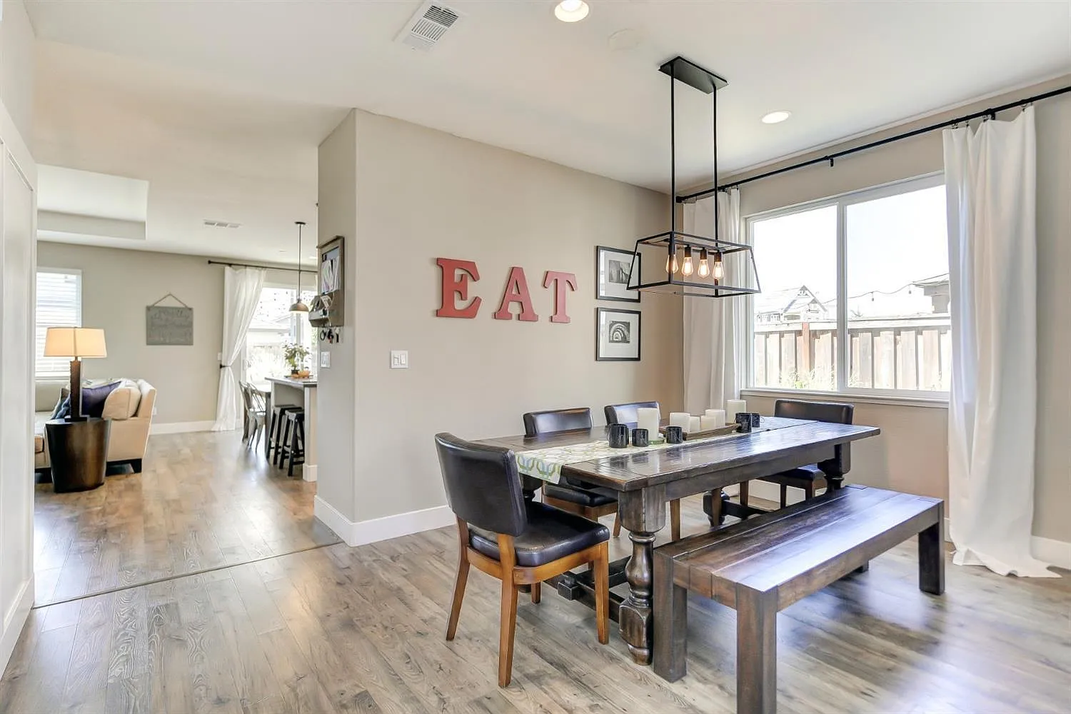 4 bed, 2114 sqft, $3,225 — Photo 3