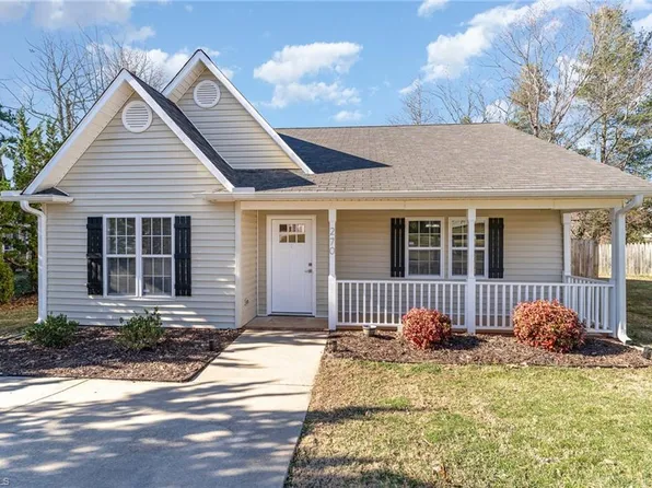 270 Cedar Ridge Cir, Winston Salem, NC 27127