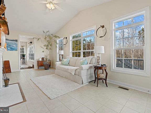 4th image of 183 Donovan Ln