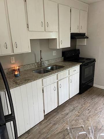 2nd image of 250 Rose St