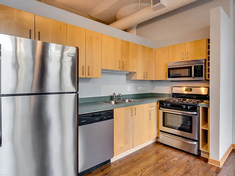 333 W Hubbard St #412 — Photo 8