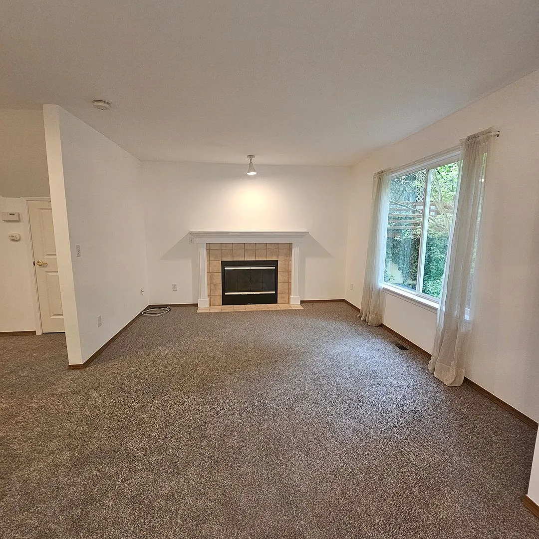 Beautiful CK School District Home Backing to Greenbelt Pets Negotiable! — Photo 2