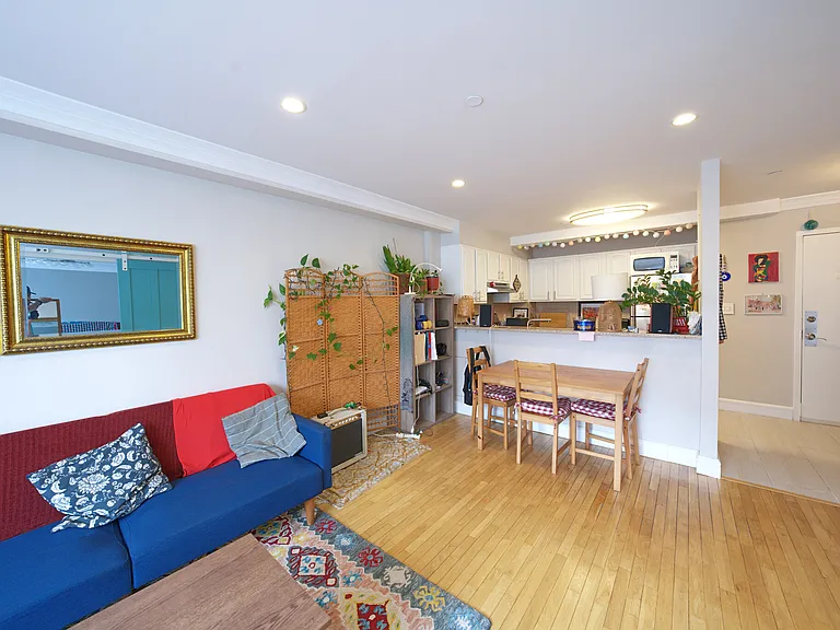 158 E 100th St #6R — Photo 2