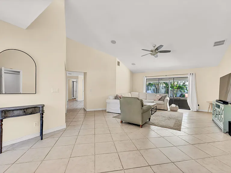 88 Pinehill Trl E — Photo 6
