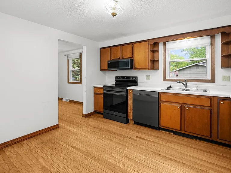 3129 Windsor Dr — Photo 11