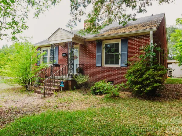 303 Myrtle Ave, Hamlet, NC 28345