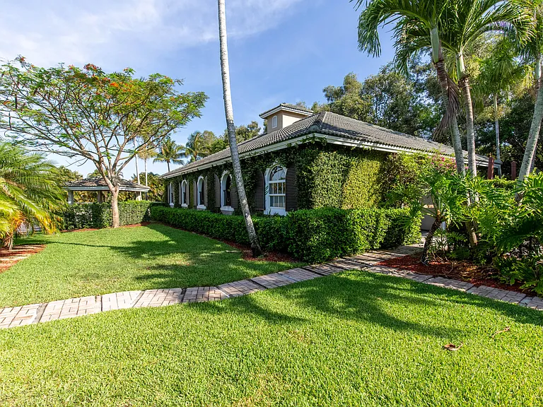 2583 Appaloosa Trl — Photo 36