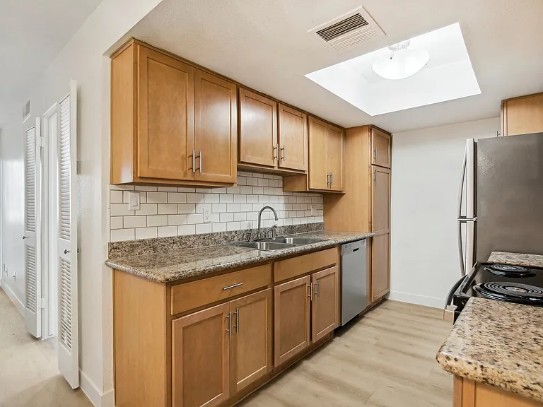 The Viridian Apartments — Photo 5