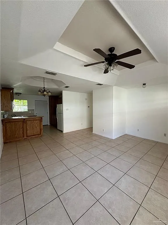 Building Photo - 107 S Ridge Ln #4