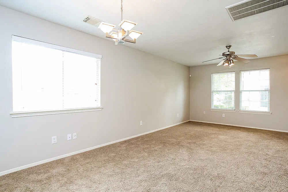 3 bed, 2.0 bath, 1204 sqft, $1,785 — Photo 4