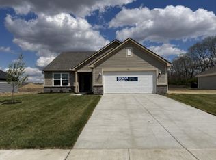 1704 Chevington Chase, Tipp City, OH 45371