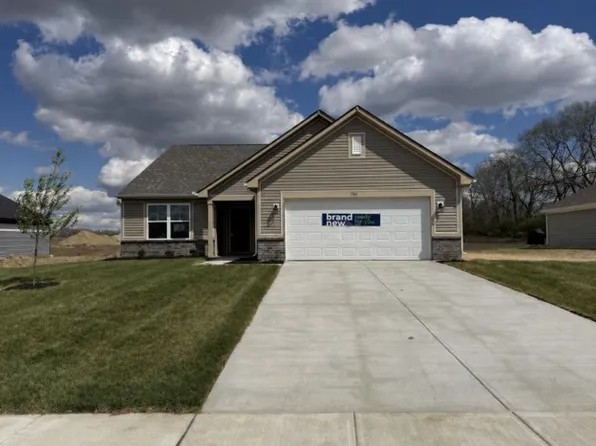 1704 Chevington Chase, Tipp City, OH 45371