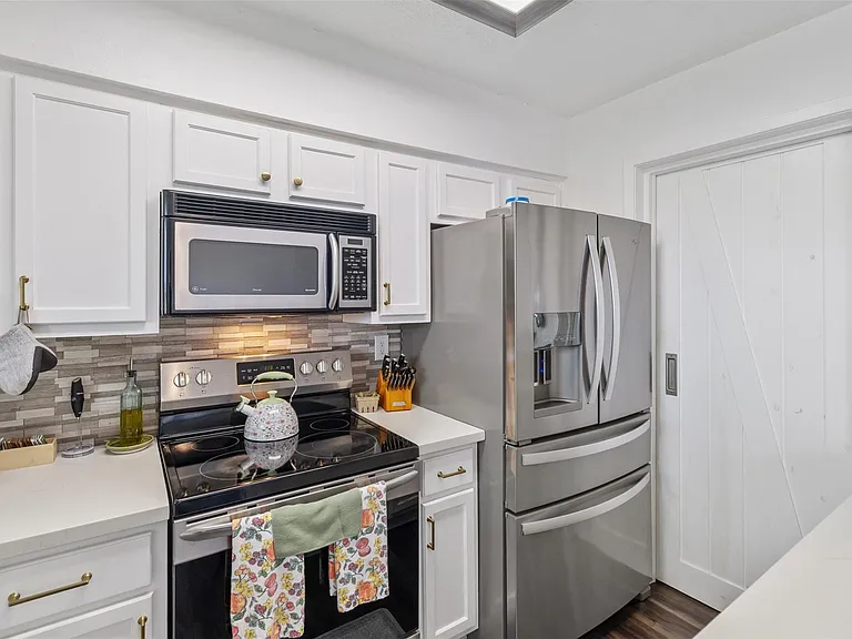 7600 Emmett F Lowry Expy #1102 — Photo 10