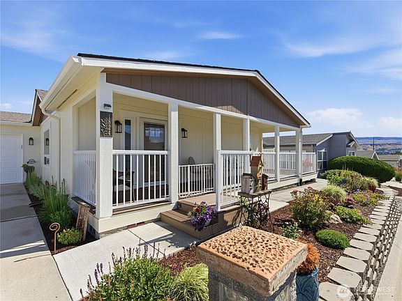 2nd image of 1824 Heritage Drive