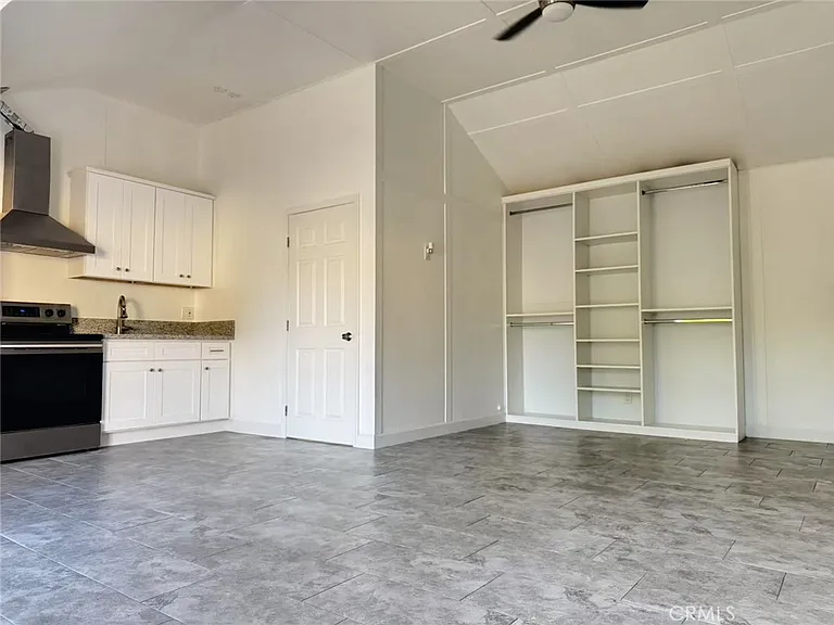 3233 E Cameron Ave — Photo 4