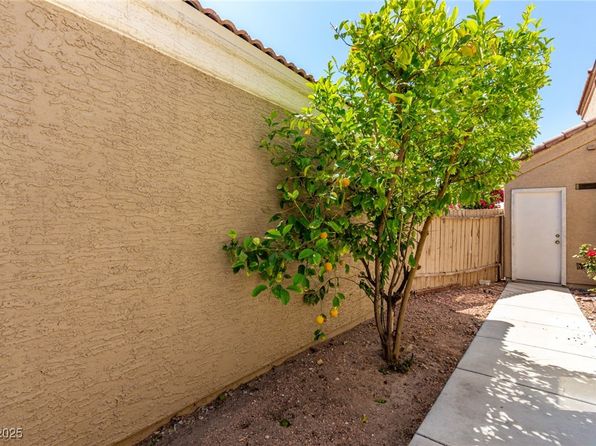 6428 Yarmouth Dr, Las Vegas, NV 89108