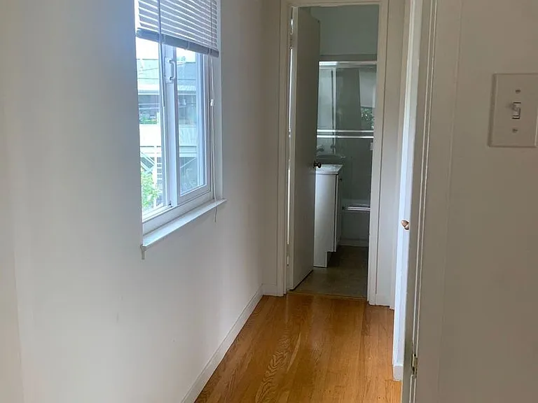 328 Waverley St — Photo 10