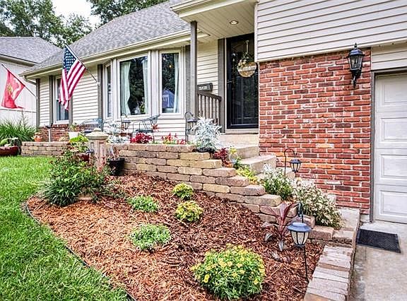 2nd image of 9125 Grandview Dr