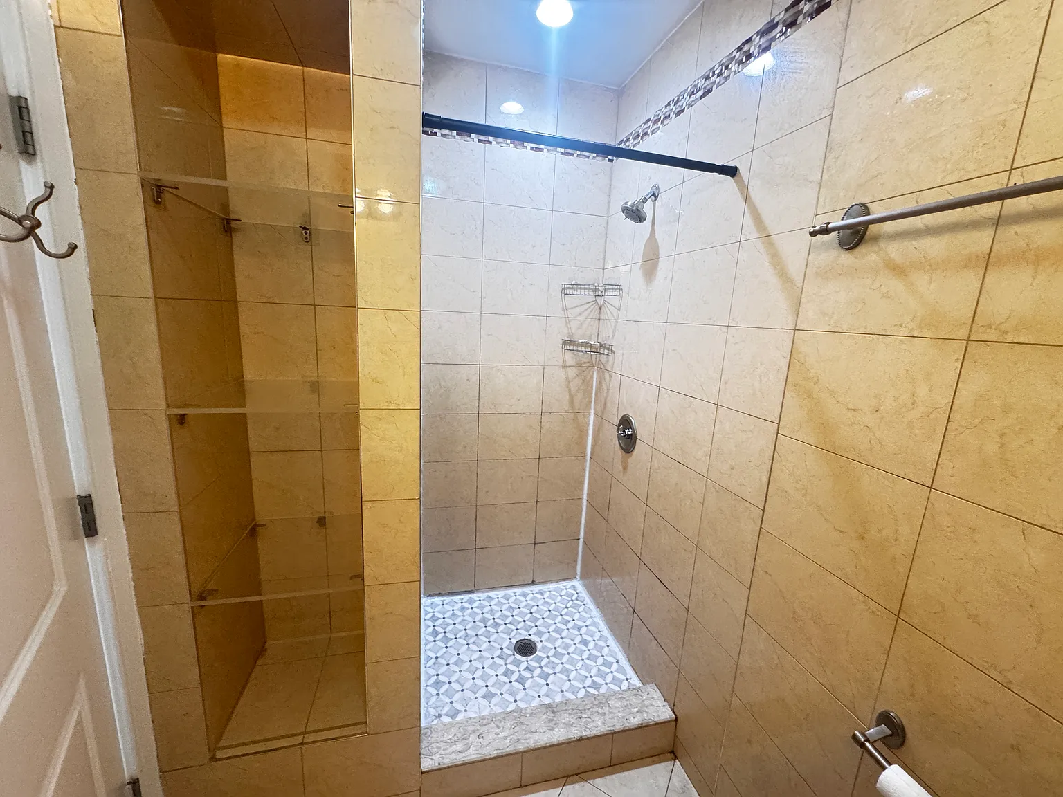 2113 Kings Hwy — Photo 3